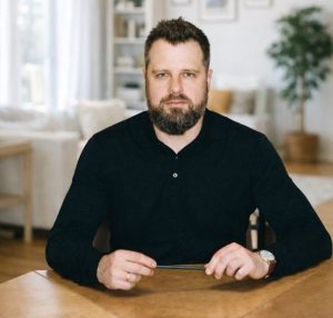 (063) 450-22-52 (098) 971-33-47 (066) 482-51-61Виконавчий директор